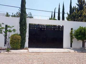Casa · 370m² · 5 Recámaras · 6 Estacionamientos · Casa en Venta Lomas de Comanjilla León Guanajuato