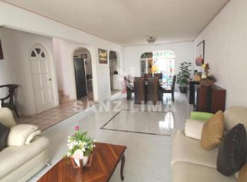 Casa de 3 habitaciones, Celaya · Arboledas 2a. Secc.: Amplia E Iluminada Casa, en Cerrada con Control de Acceso