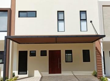 Casa · 120m² · 3 Recámaras · 2 Estacionamientos · Casa en Residencial Arbolada