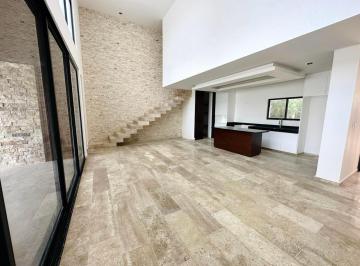 Casa de 3 habitaciones, Mérida · Residencia Nueva, con Doble Altura y Piscina.