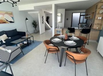 Casa · 121m² · 3 Recámaras · 2 Estacionamientos · Amplia Sala Comedor con Amenidades en Pozos