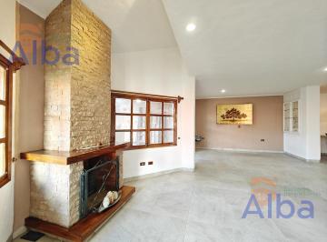 Casa · 317m² · 4 Recámaras · 3 Estacionamientos · Casa en Renta o Venta en Jardines del Campestre