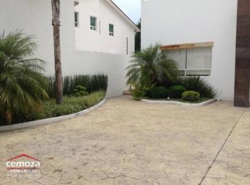 Casa · 1000m² · 6 Estacionamientos · Vendo Casa en Jurica