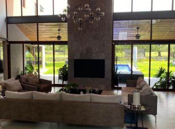 Casa · 1541m² · 5 Recámaras · 5 Estacionamientos · Vendo Casa Balvanera Corregidora Queretaro