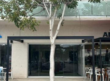 Local comercial · 48m² · 1 Recámara · 8 Estacionamientos · Local en Plaza Comercial en Altabrisa en Renta