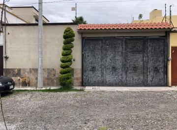 Casa · 350m² · 3 Recámaras · 5 Estacionamientos · Venta de Casa en San Jorge, Zinacantepec