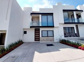 Casa de 3 habitaciones, El Marqués · Casa en Venta en Zibatá, Qro. Equipada, 3 Recámaras, 3 Baños, Jardín y Roof