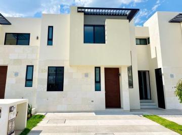 Casa de 2 habitaciones, El Marqués · Casa en Venta en Zibatá, Estudio, Bar y Jardín