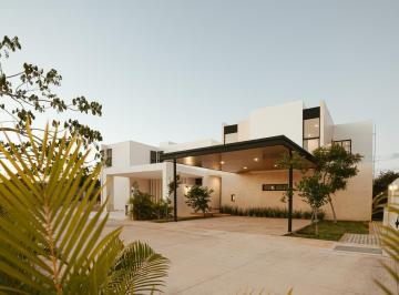 Casa en condominio · 229m² · 3 Recámaras · 2 Estacionamientos · Casa en Venta en Cholul Bella Residencia en Privada