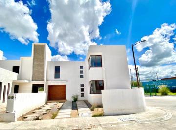 Casa · 153m² · 4 Recámaras · 2 Estacionamientos · Casa en Venta en San Juan del Rio, Queretaro