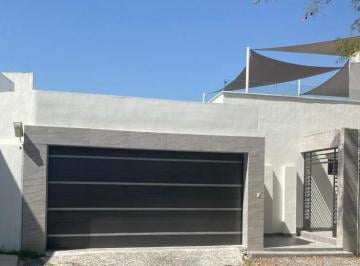 Casa · 302m² · 3 Recámaras · 2 Estacionamientos · Casa en Venta en Carretera Nacional