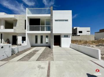 Casa · 220m² · 3 Recámaras · 2 Estacionamientos · Casa en Cañadas del Arroyo, Corregidora