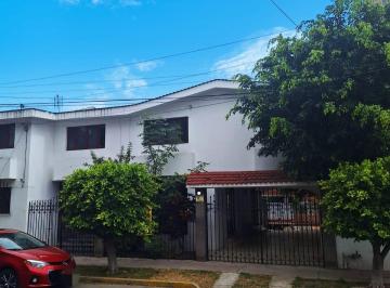 Casa uso de suelo de 5 habitaciones, León · Casa en Venta en Jardines del Moral