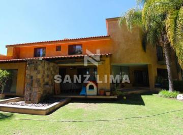 Casa de 3 habitaciones, Celaya · Arcada Alameda: Casa con Amplios Espacios y Excelente Distribución
