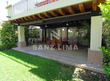 Casa de 3 habitaciones, Celaya · Casco Viejo: Amplia Casa con 3 Terrazas y Gran Jardín