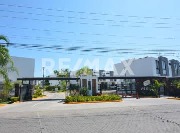 Casa en condominio · 106m² · 2 Recámaras · 2 Estacionamientos · Casa en Venta en Verea Residencial 2 Recámaras Alberca Seguridad 24/7 Cerca de Playa Supermercados R