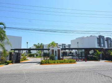 Casa en condominio · 106m² · 2 Recámaras · 2 Estacionamientos · Casa en Venta en Verea Residencial 2 Recámaras Alberca Seguridad 24/7 Cerca de Playa Supermercados R