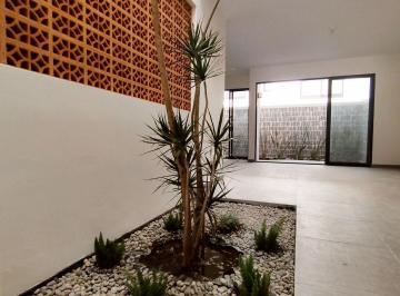 Casa · 210m² · 4 Recámaras · 2 Estacionamientos · Casa de Autor en Venta, a 5 Minutos de La Anáhuac en Zibatá Querétaro.