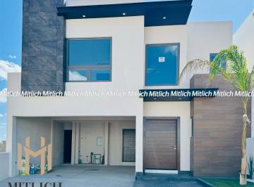 Casa de 4 habitaciones, Chihuahua · Casa en Venta con Recámara en Planta Baja Bosques del Valle $7,300,000.