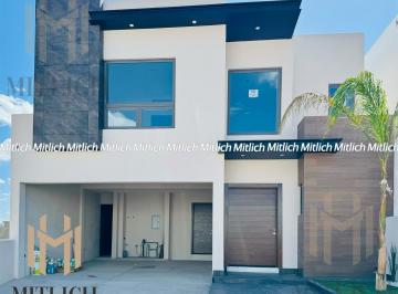 Casa · 250m² · 4 Recámaras · 2 Estacionamientos · Casa en Venta con Recámara en Planta Baja Bosques del Valle $7,300,000.