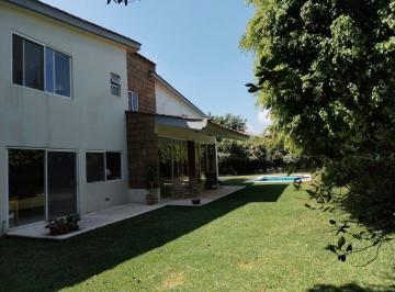 Casa · 344m² · 5 Recámaras · 2 Estacionamientos · Casa en Fraccionamiento en Huertas del Llano Jiutepec - Crb - 1154 - Fr