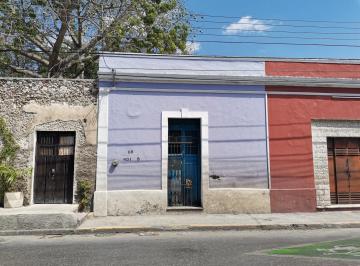 Edificio · 525m² · 8 Recámaras · 7 Estacionamientos · Renta Casa Comercial en El Centro de Mérida 8 Piezas y Estacionamiento