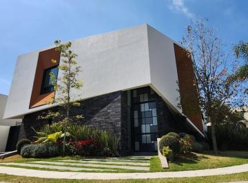 Casa de 5 habitaciones, Zapopan · Casa en Rinconada del Bosque en Esquina, 5 Recs, con Alberca