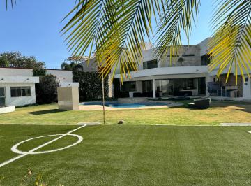 Casa de 6 habitaciones, Cuernavaca · Oportunidad Residencia Estilo Moderno en Fracc en Zona Dorada