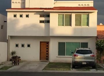 Casa en condominio Venta de 3 habitaciones · Venta de Casa en Centro Sur en Privada con Alberca