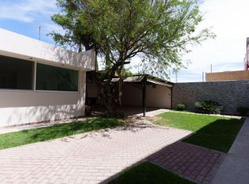 Casa de 4 habitaciones, León · Residencia Venta Brisas del Campo 5 Recamaras (1 Recamara Planta Baja) Leon Gto