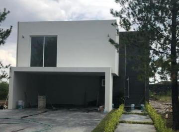 Casa de 3 habitaciones, León · Casa en Renta o Venta en Campiña del Bosque