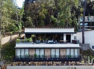 Casa · 395m² · 4 Recámaras · 3 Estacionamientos · Venta de Residencia en El Exclusivo Rancho Avándaro Country Club
