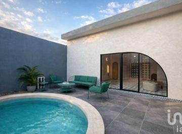 Casa · 194m² · 3 Recámaras · 2 Estacionamientos · Casa en Venta en El Centro de Mérida, Zona Santiago Cerca Paseo de Montejo