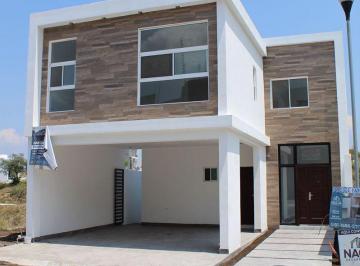 Casa · 280m² · 3 Recámaras · 2 Estacionamientos · Casa en Venta en Carretera Nacional