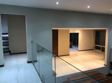 Casa · 600m² · 4 Recámaras · 4 Estacionamientos · Casa en Venta en Contry