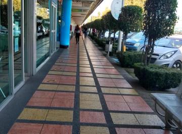 Local comercial · 140m² · Locales en Renta en Plaza Las Hadas, Ciudad de Puebla, Puebla.