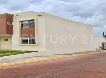 Casa · 90m² · 3 Recámaras · 2 Estacionamientos · Casa en Renta en Jardines del Sur 1, Cancún