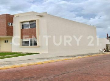 Casa · 90m² · 3 Recámaras · 2 Estacionamientos · Casa en Renta en Jardines del Sur 1, Cancún