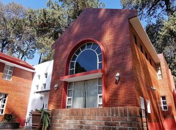 Casa · 500m² · 4 Recámaras · 4 Estacionamientos · Venta Casa Huitzilac, Morelos
