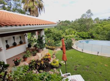 Casa · 550m² · 4 Recámaras · 4 Estacionamientos · Venta Casa Fracc. Club de Golf Santa Fe, Morelos