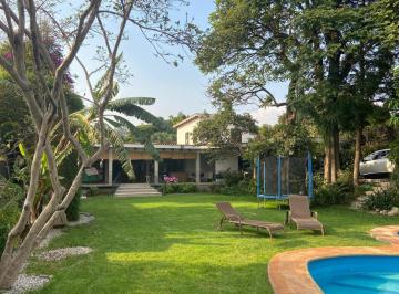 Casa · 800m² · 3 Recámaras · 5 Estacionamientos · Venta Casa Rancho Cortes, Cuernavaca