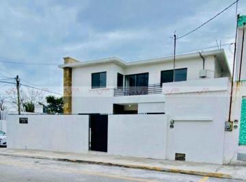 Casa uso de suelo · 340m² · 7 Recámaras · 10 Estacionamientos · Casa con Uso de Suelo en Venta en República