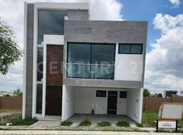 Casa · 240m² · 3 Recámaras · 2 Estacionamientos · Venta de Casa Parque Rodas "Lomas de Angelopolis"
