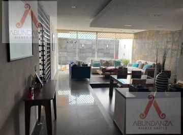 Casa en condominio · 281m² · 3 Recámaras · 2 Estacionamientos · Casa del Agua Metepec, Venta