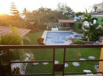 Casa de 4 habitaciones, Cuernavaca · Urgente Casa con Alberca en Venta en Cuernavaca Cerca de Galerias Cuernavaca