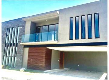 Casa en condominio · 332m² · 3 Recámaras · 2 Estacionamientos · Venta, Fraccionamiento Vistalagua, San Mateo Atenco