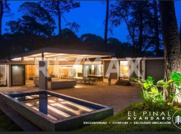 Casa en condominio · 471m² · 4 Recámaras · 2 Estacionamientos · Casa en Condominio en Venta - (4)