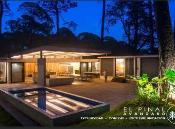 Casa en condominio · 471m² · 4 Recámaras · 2 Estacionamientos · Casa en Condominio en Venta - (4)