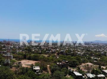 Casa · 190m² · 4 Recámaras · 2 Estacionamientos · Venta de Casa de Inversión Nueva con 3 Unidades Independientes, Alberca y Vista a La Bahía en Puerto