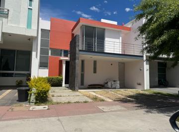 Casa de 3 habitaciones, Zapopan · Casa en Renta Solares Coto 9